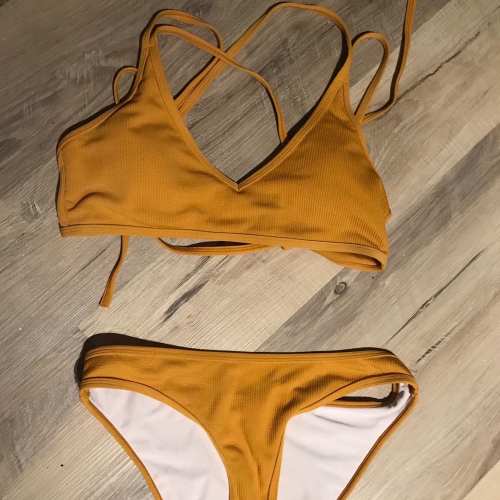 SWIMSUIT - Picture 1 of 2